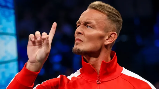 Ludwig Kaiser streckt seinen Zeigefinger aus