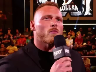 Ridge Holland steht im Ring bei WWE NXT und denkt nach