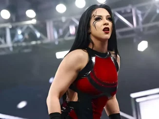 Stephanie Vaquer blcikt in die Zuschauermenge.