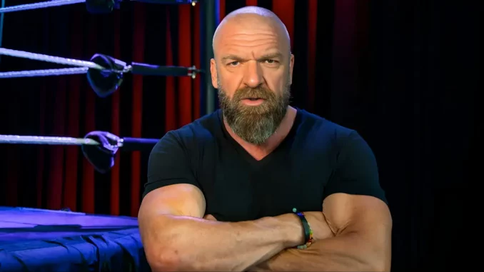 Triple H steht vor einem Trainingsring