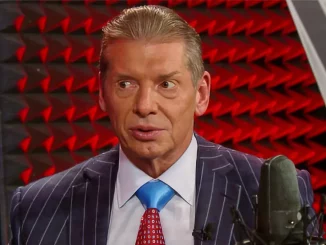Vince McMahon aufmerksam im Interview