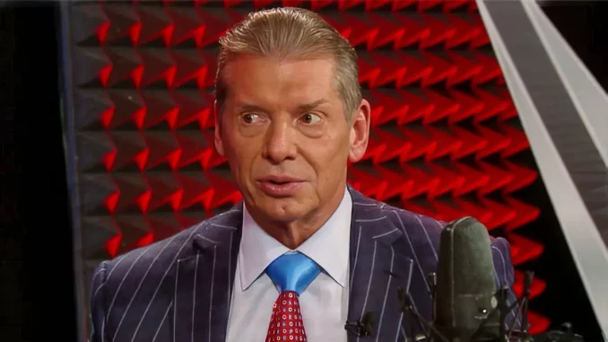Vince McMahon aufmerksam im Interview