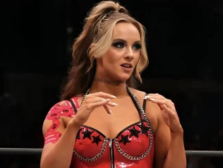 Anna Jay steht im Ring und ist bereit für ihre Gegnerin