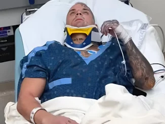 Darby Allin liegt in einem Krankenbett im Krankenhaus