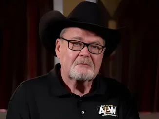 Jim Ross im Kommentatoren-Outfit