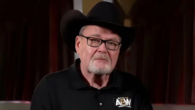Jim Ross im Kommentatoren-Outfit