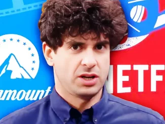 Foto mit Tony Khan vor dem Paramount und Netflix Logo