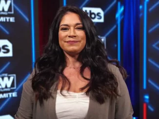 Sarah Stock lächelt in die Kamera