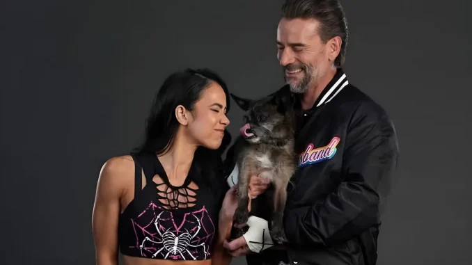 AJ Lee mit Hund Larry und CM Punk