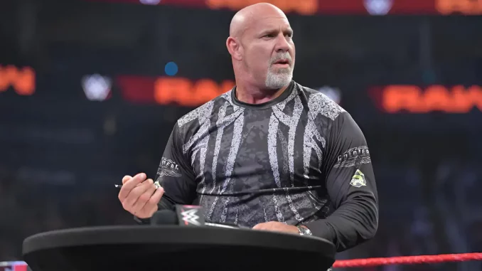 Bill Goldberg unterzeichnet bei WWE RAW ein Dokument