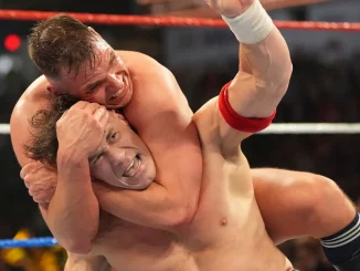 John Cena befindet sich im Sleeperhold von Gunther
