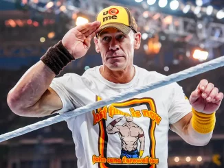 John Cena mit seiner typischen Geste für die Fans