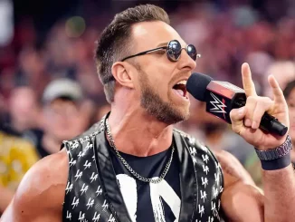 LA Knight mit seinem typischen Yeah Spruch am Mikrofon