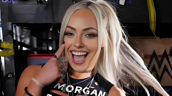 Liv Morgan befindet sich im Backstagebereich und lacht in die Führungskamera