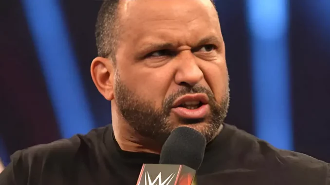 MVP spricht verärgert ins Mikrofon