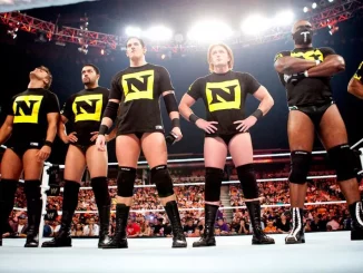 Die Mitglieder der WWE Nexus Gruppierung steht im Ring