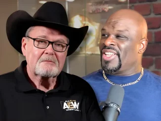 Foto mit ernstem Jim Ross (links) und D-Von-Dudley am Mikrofon (rechts)