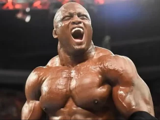 Bobby Lashley präsentiert sich muskulös im Ring