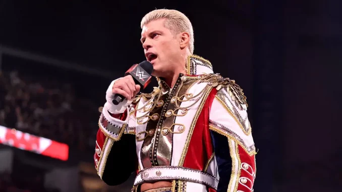 Cody Rhodes mit einer klaren Ansage am WWE Mikrofon
