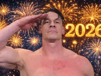 John Cena salutiert vor einem Feuerwerk