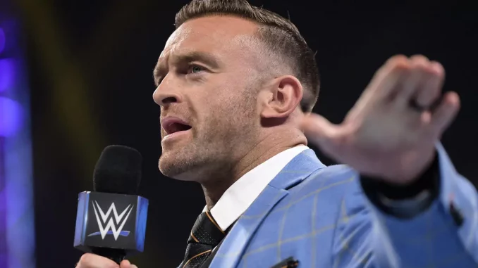 Nick Aldis am WWE Mikrofon