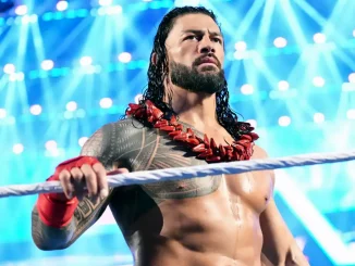 Roman Reigns greift ans Ringseil