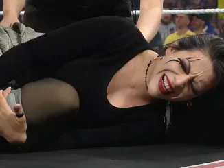 Stephanie Vaquer hat sichtlich starke Schmerzen