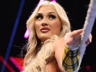 Tiffany Stratton greift zum Ringseil