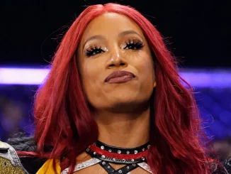 Mercedes Mone ist sichtlich zufrieden