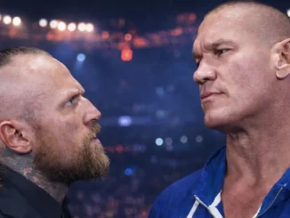 Aleister Black und Randy Orton stehen sich gegenüber