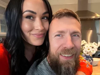 Brie Bella und Bryan Danielson lachen