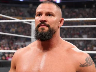 Bron Breakker starrt zur Entrance Stage