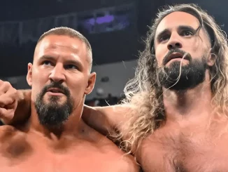 Seth Rollins umarmt Bron Breakker