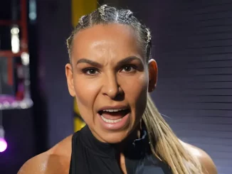 Nattie blickt in die Kamera und spricht Klartext