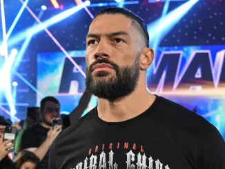 Roman Reigns schreitet zum Ring