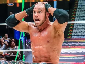 Johnny TV zeigt sich überrascht im Ring