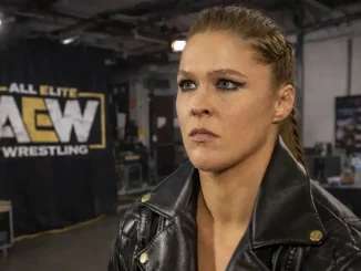Ronda Rousey steht im AEW-Backstagebereich