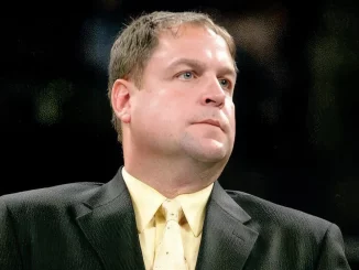 Tony Chimel sieht sichtbar angespannt aus