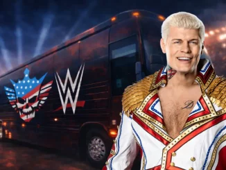 Cody Rhodes steht vor seinem Bus