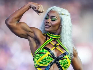 Jade Cargill zeigt den Fans ihre Muskeln