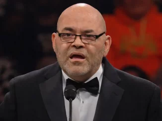 Konnan steht sprachlos am Podium