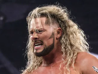 Lexis King hat einen angespannten Gesichtsausdruck