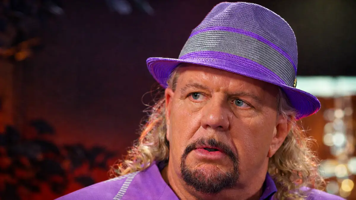 Michael Hayes benötigt weitere Operationen – Triple H setzt bei WWE auf ...