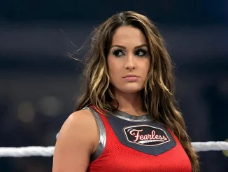 Nikki Bella sieht besorgt aus