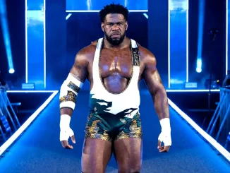 Royce Keys steht auf der Stage und ist bereit