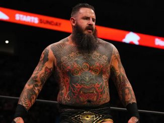 Brody King steht im AEW Ring