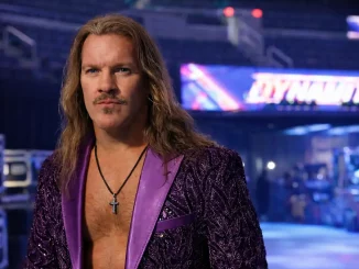 Chris Jericho hält sich im Backstage-Bereich der AEW auf