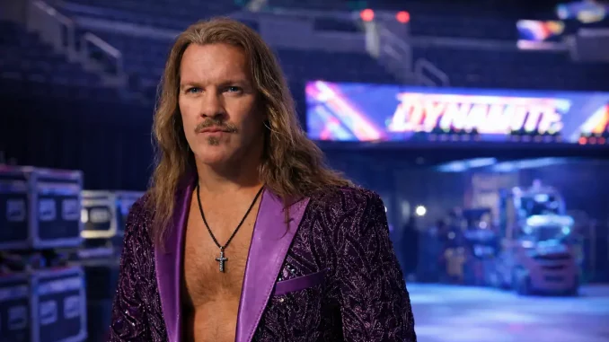 Chris Jericho hält sich im Backstage-Bereich der AEW auf