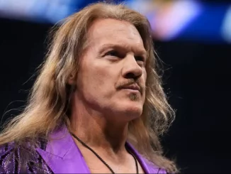 Chris Jericho blickt zufrieden ins Publikum