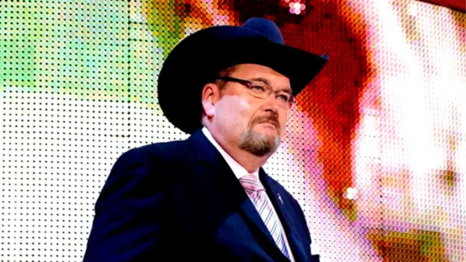 Jim Ross bei seinem Auftritt auf der Bühne